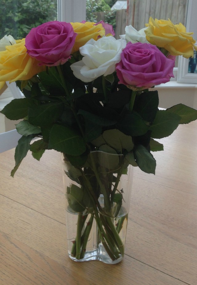 The flowers which my mum gave me for midsummer are still going strong. Love the colour combination!